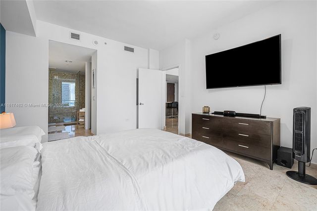 88 SW 7th St 2209, Miami, FL 33130