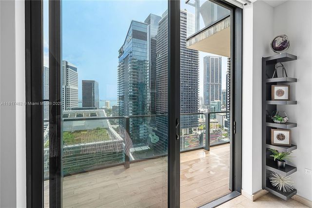 88 SW 7th St 2209, Miami, FL 33130