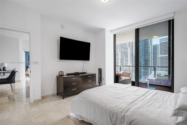 88 SW 7th St 2209, Miami, FL 33130