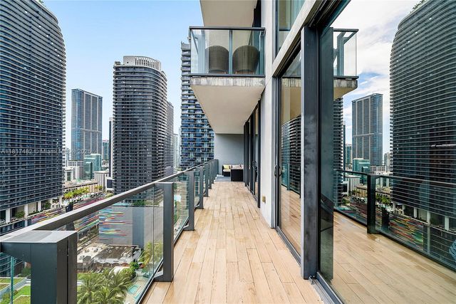 88 SW 7th St 2209, Miami, FL 33130