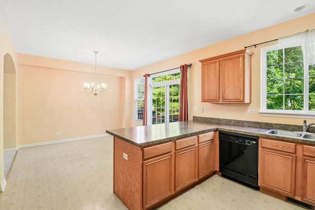 306 Remington Drive, St. Charles, IL 60175
