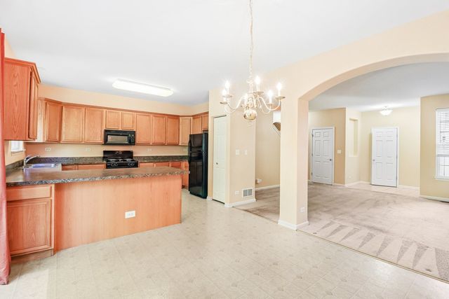 306 Remington Drive, St. Charles, IL 60175