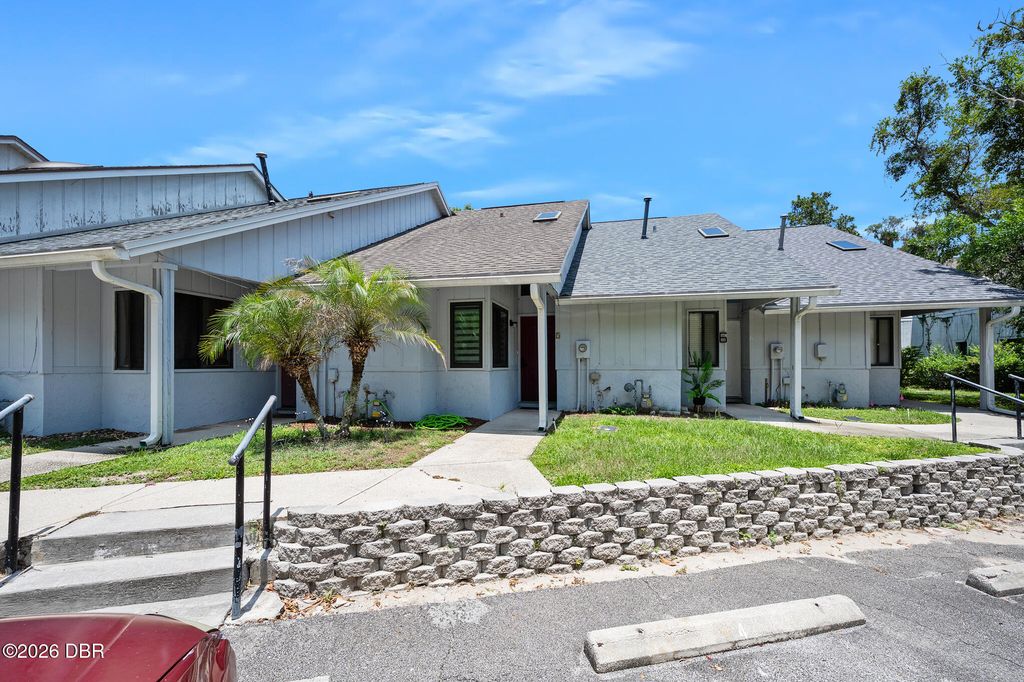 101 N Hill Ave Apt 5, Deland, FL 32724