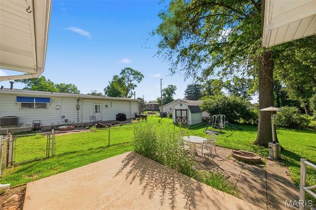 860 Flora Lane, Florissant, MO 63031