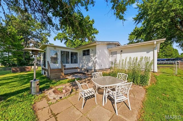 860 Flora Lane, Florissant, MO 63031