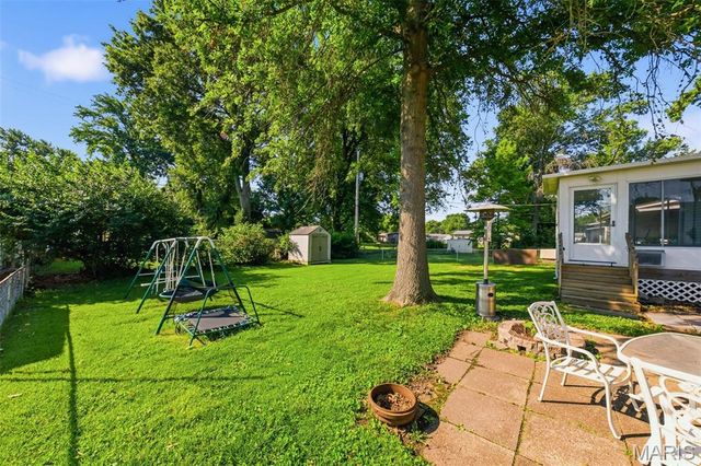 860 Flora Lane, Florissant, MO 63031