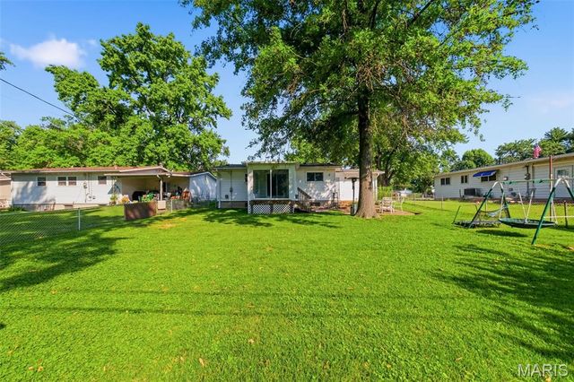 860 Flora Lane, Florissant, MO 63031