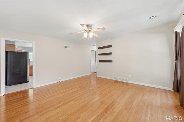 860 Flora Lane, Florissant, MO 63031