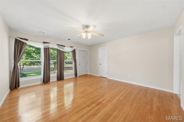 860 Flora Lane, Florissant, MO 63031