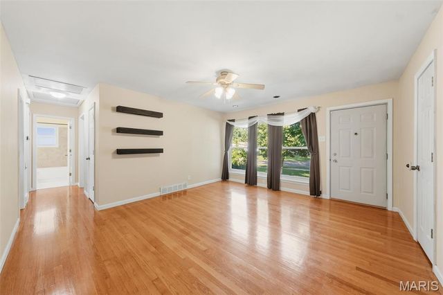 860 Flora Lane, Florissant, MO 63031