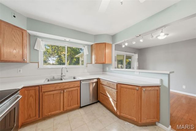 860 Flora Lane, Florissant, MO 63031