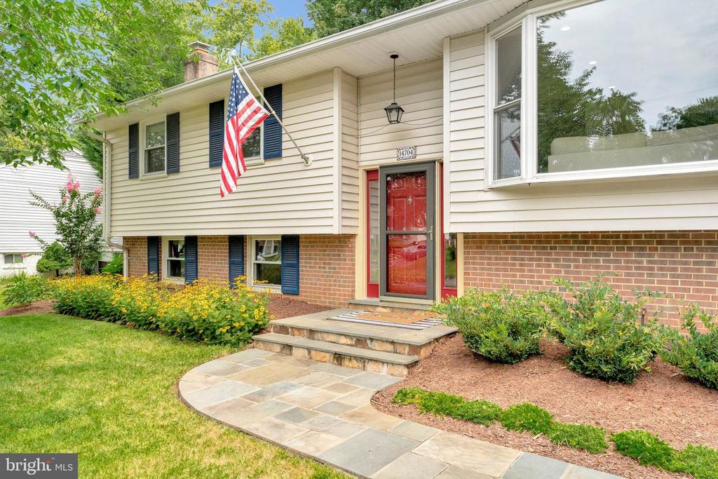 14704 LOCK DR, Centreville, VA 20120