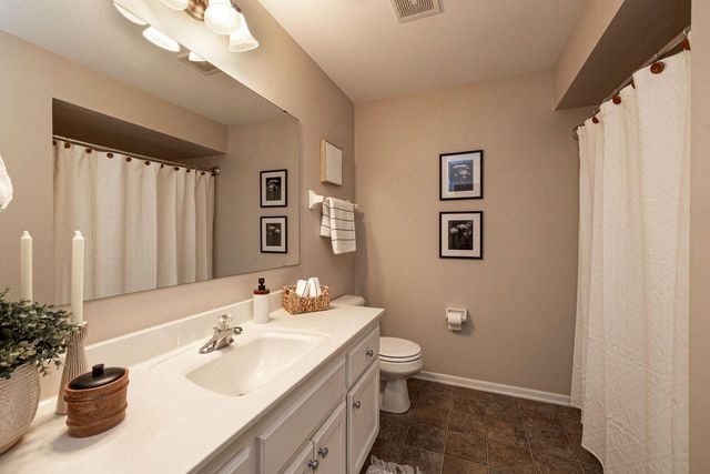 3975 S 119th STREET, Greenfield, WI 53228