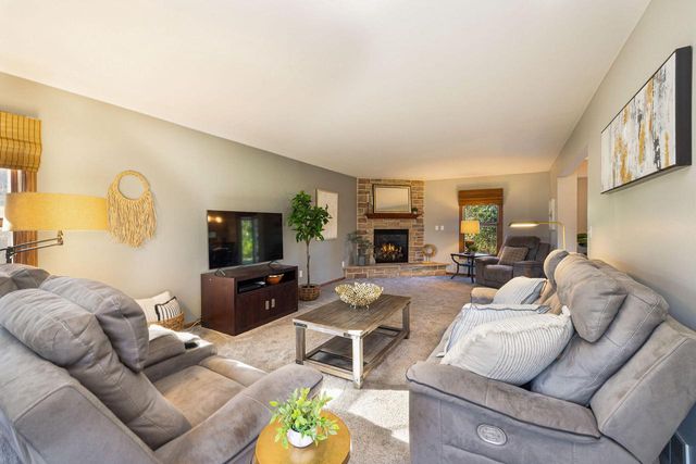 3975 S 119th STREET, Greenfield, WI 53228