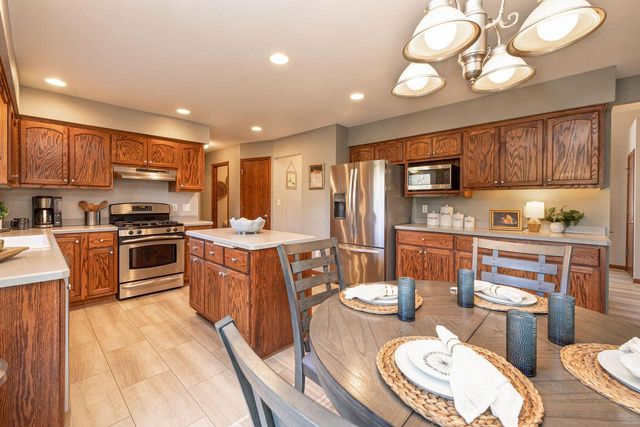 3975 S 119th STREET, Greenfield, WI 53228