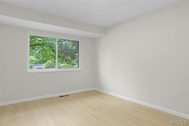 1036 Orchard Lakes Drive, St Louis, MO 63146