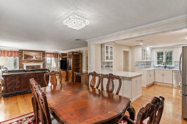 560 Worcester St, Wellesley, MA 02481