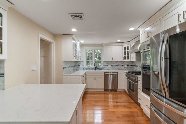 560 Worcester St, Wellesley, MA 02481