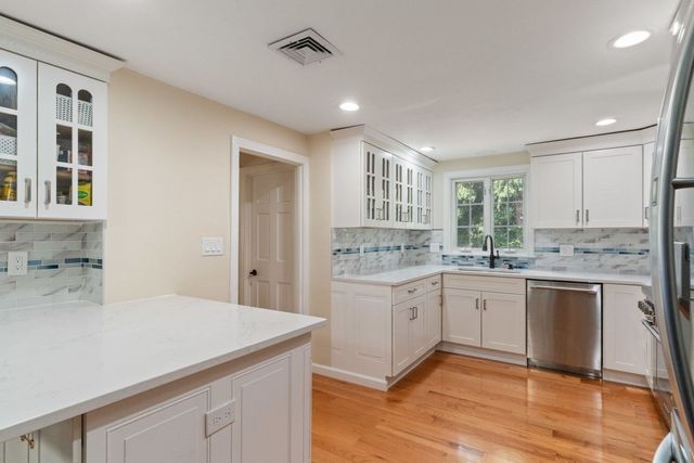 560 Worcester St, Wellesley, MA 02481