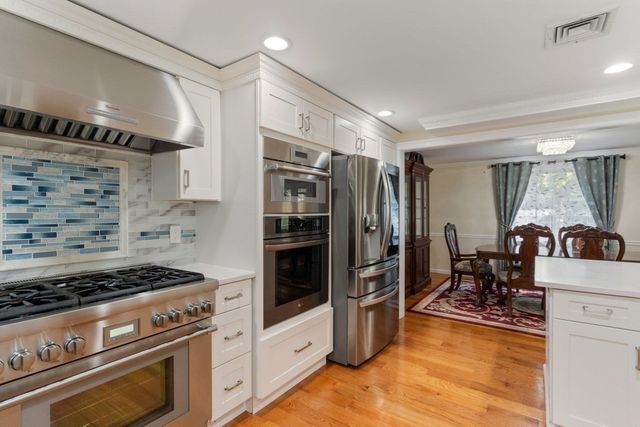 560 Worcester St, Wellesley, MA 02481