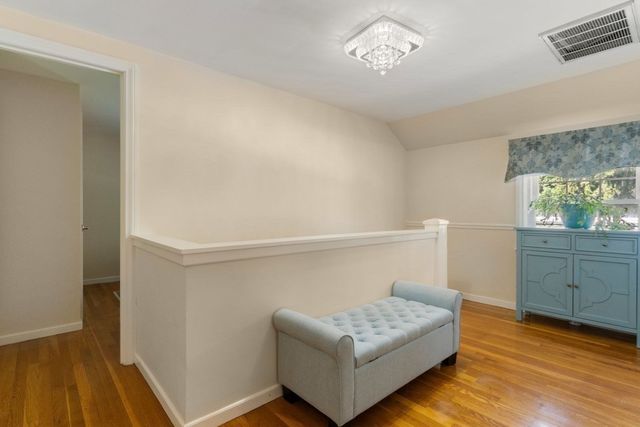 560 Worcester St, Wellesley, MA 02481