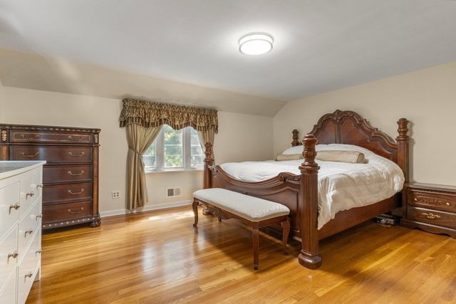 560 Worcester St, Wellesley, MA 02481