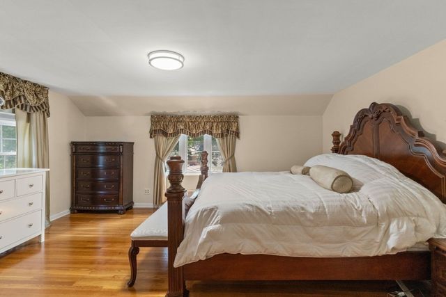 560 Worcester St, Wellesley, MA 02481