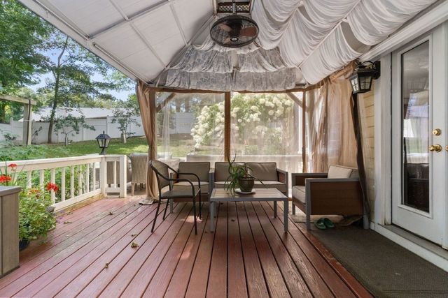 560 Worcester St, Wellesley, MA 02481
