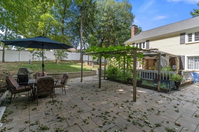 560 Worcester St, Wellesley, MA 02481