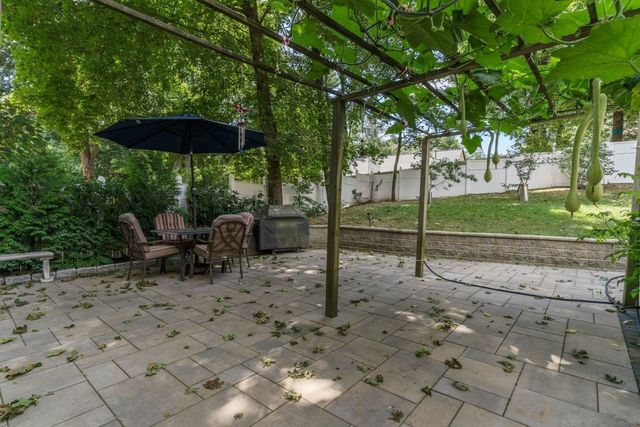 560 Worcester St, Wellesley, MA 02481