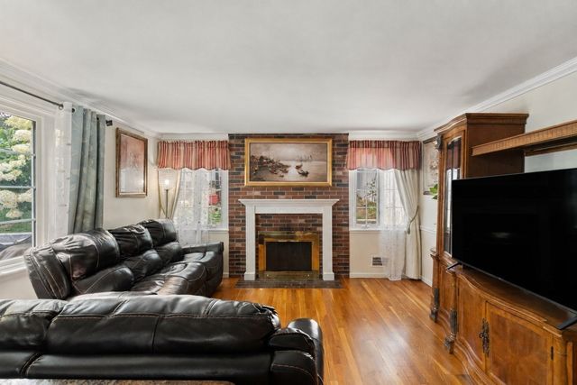 560 Worcester St, Wellesley, MA 02481