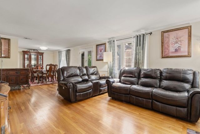 560 Worcester St, Wellesley, MA 02481
