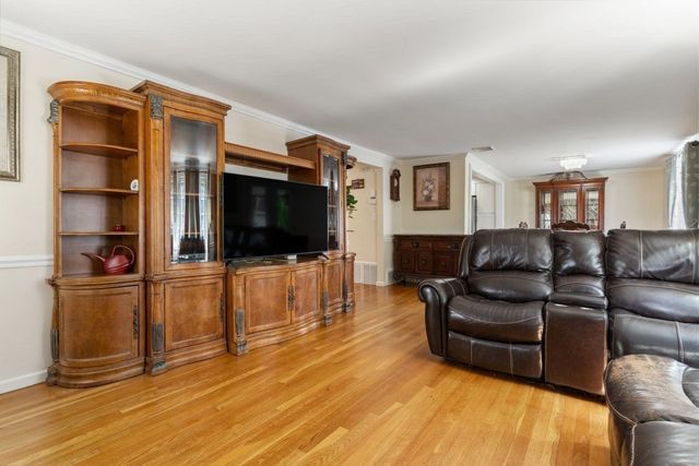 560 Worcester St, Wellesley, MA 02481