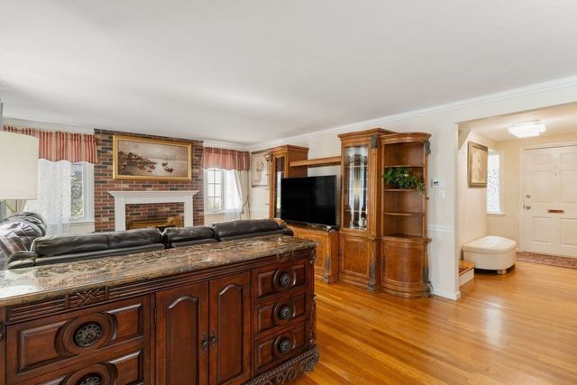 560 Worcester St, Wellesley, MA 02481