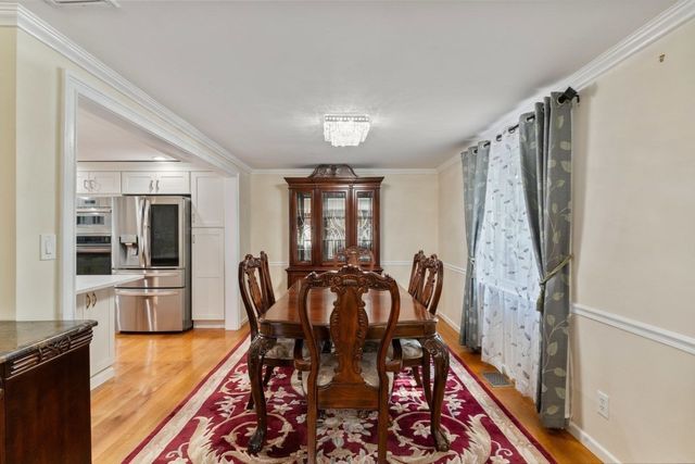 560 Worcester St, Wellesley, MA 02481