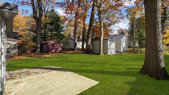 112 Iroquois Place, Cadillac, MI 49601