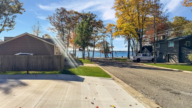 112 Iroquois Place, Cadillac, MI 49601