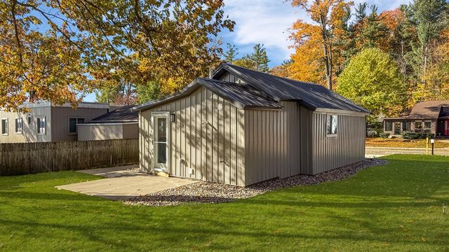 112 Iroquois Place, Cadillac, MI 49601