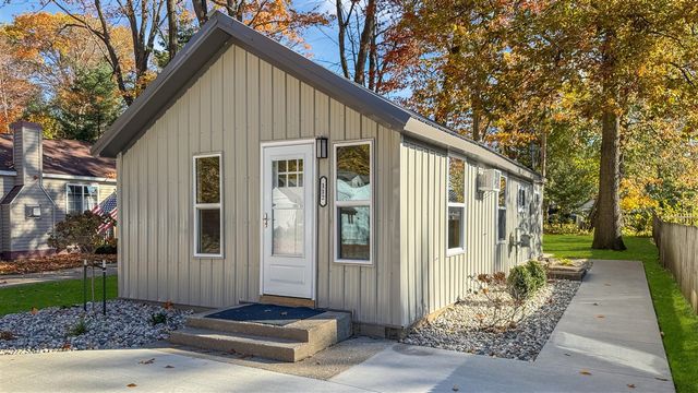 112 Iroquois Place, Cadillac, MI 49601