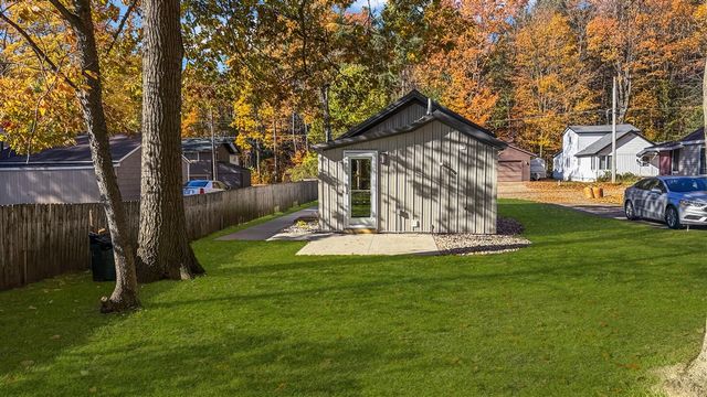 112 Iroquois Place, Cadillac, MI 49601