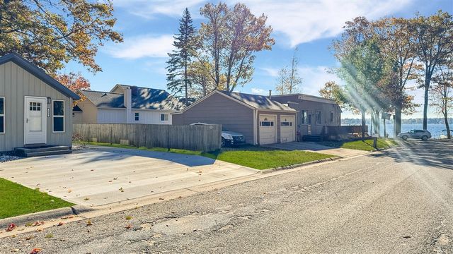 112 Iroquois Place, Cadillac, MI 49601