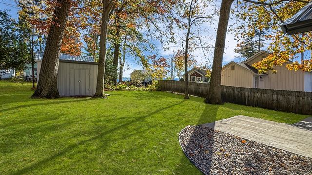 112 Iroquois Place, Cadillac, MI 49601