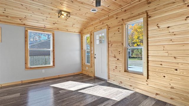 112 Iroquois Place, Cadillac, MI 49601