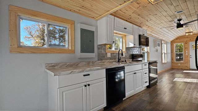 112 Iroquois Place, Cadillac, MI 49601