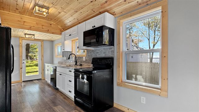 112 Iroquois Place, Cadillac, MI 49601