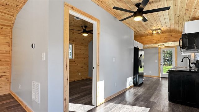 112 Iroquois Place, Cadillac, MI 49601