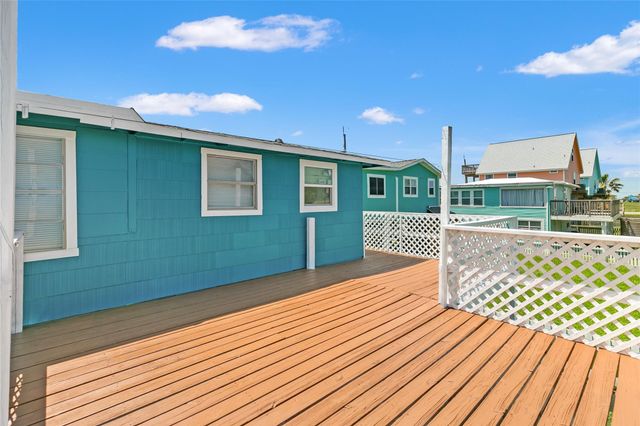 302 Ocean Avenue, Surfside Beach, TX 77541