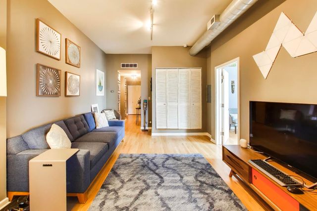 1050 W FOSTER Avenue F, Chicago, IL 60640