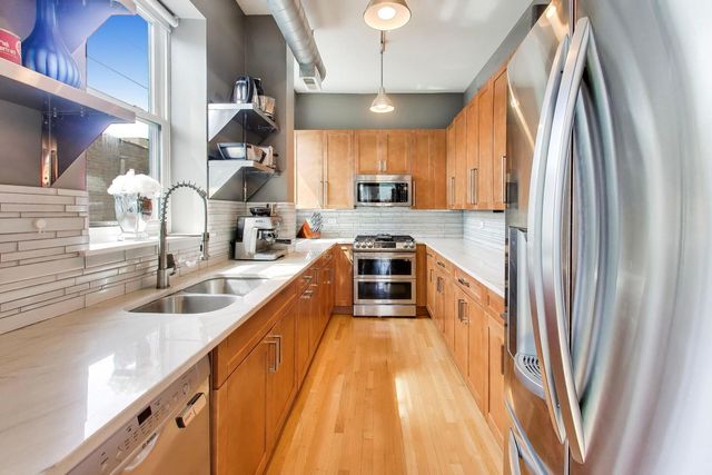 1050 W FOSTER Avenue F, Chicago, IL 60640