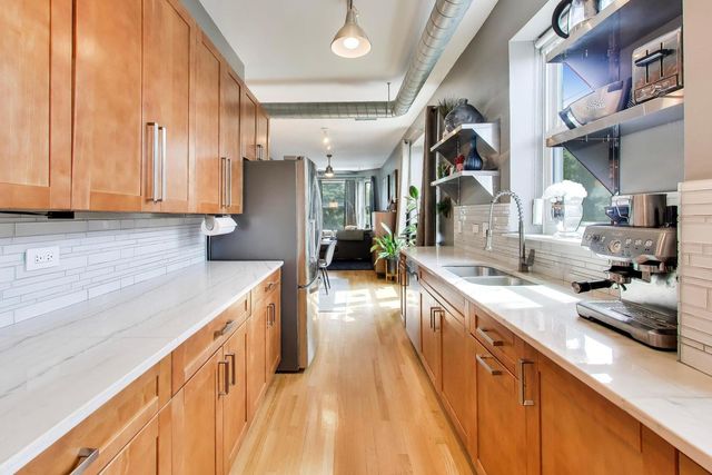 1050 W FOSTER Avenue F, Chicago, IL 60640